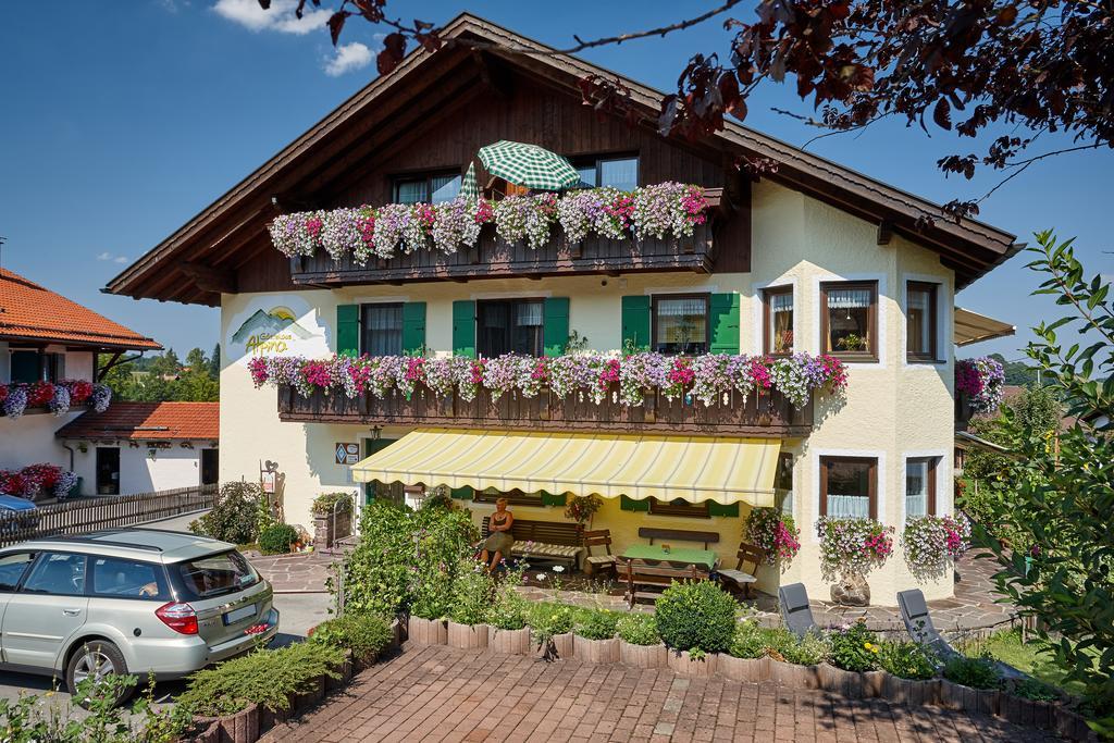 Gaestehaus Alpina Bad Kohlgrub Exterior photo