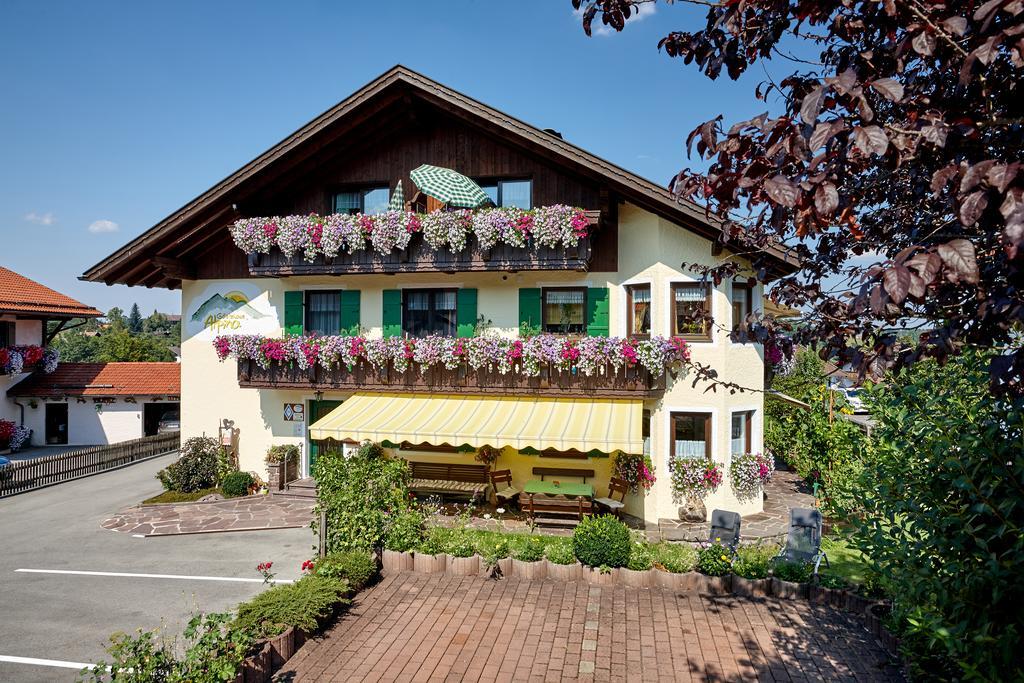 Gaestehaus Alpina Bad Kohlgrub Exterior photo